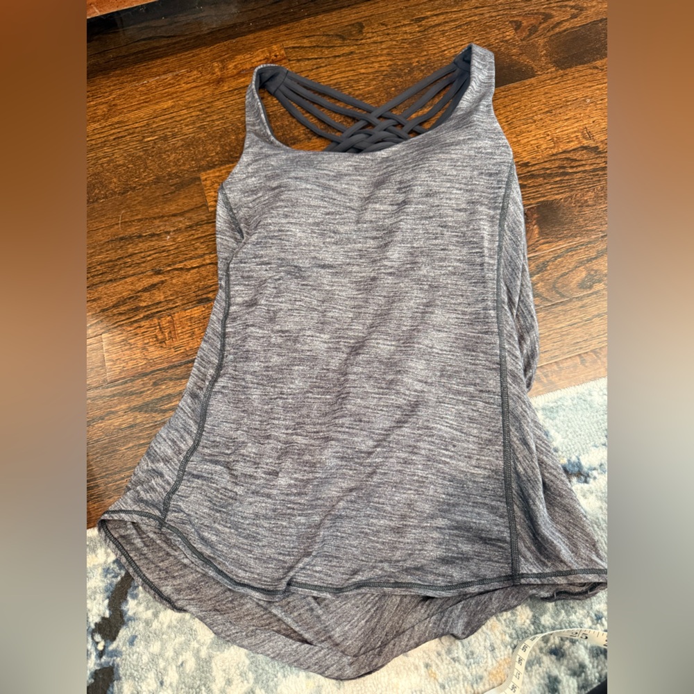 Lululemon wild tank in heathered gray and black size 6 EUC